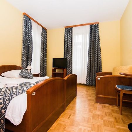 Garni Hotel Vila Ana Rogaska Slatina Ngoại thất bức ảnh